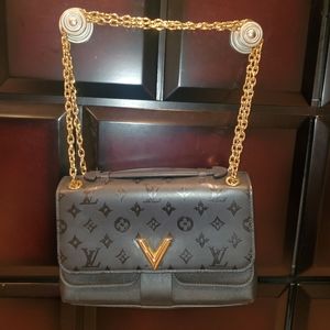 Louis vuitton very chain bag noir